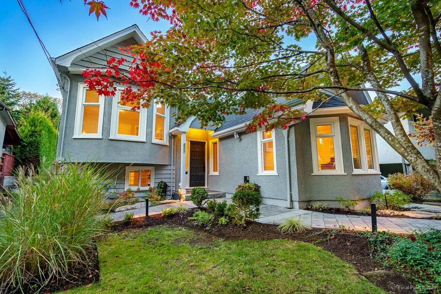 855 E 22nd Avenue Vancouver, BC - 2