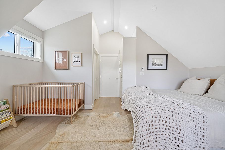 1758 E 14th Avenue Vancouver, BC - 22