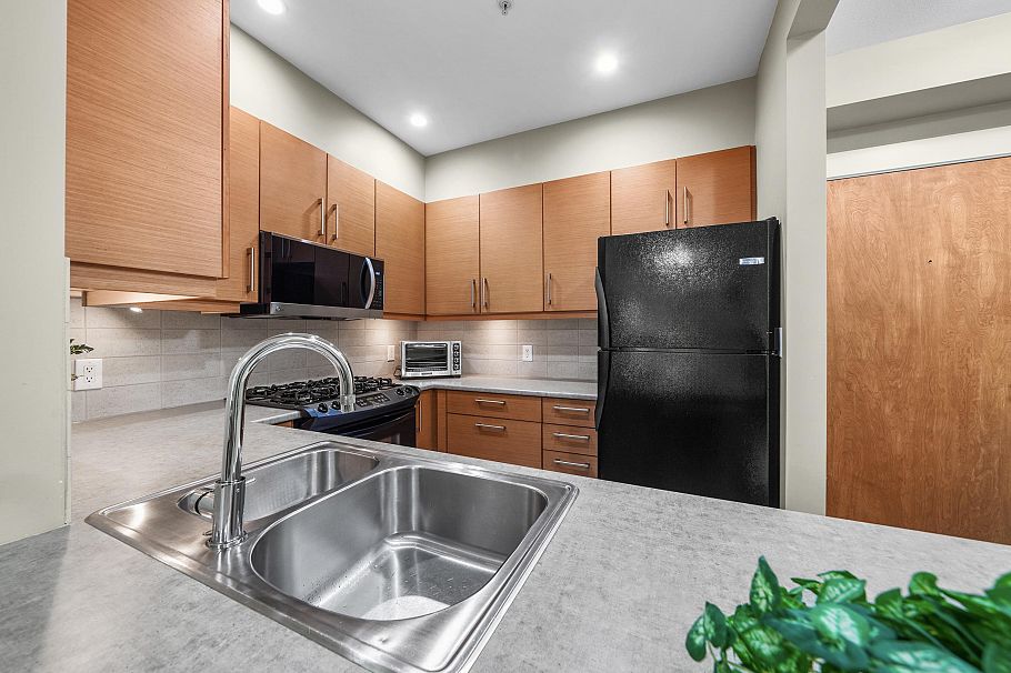 208 188 W 29 Street North Vancouver, BC - 11