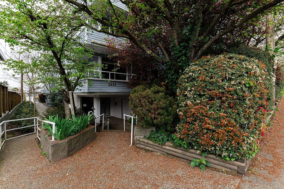 303 2615 Lonsdale Avenue North Vancouver, BC - 18