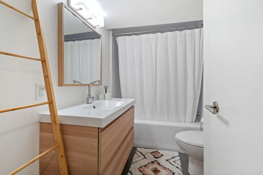 855 E 22nd Avenue Vancouver, BC - 37