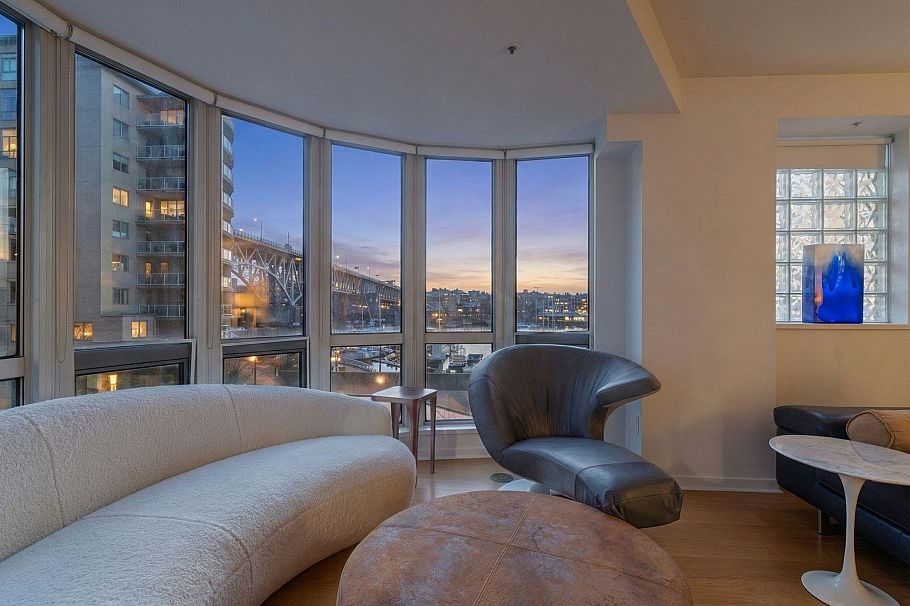 303 1501 Howe Street Vancouver, BC - 1