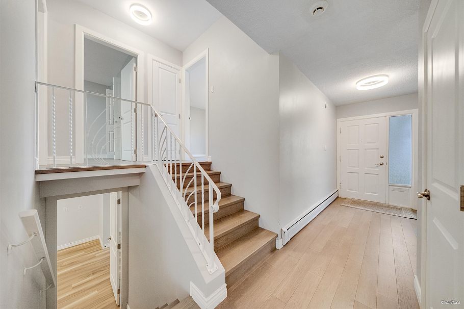 4366 Gilpin Crescent Burnaby, BC - 28