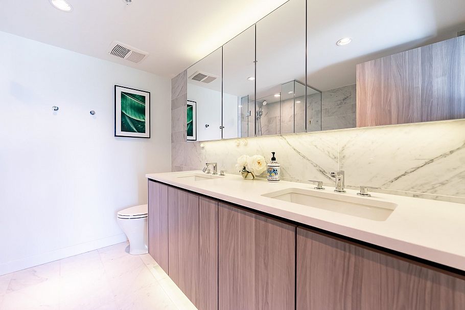 601 8800 Hazelbridge Way Richmond, BC - 10