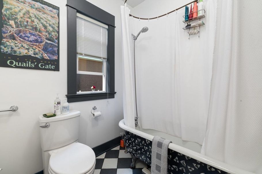 1752 E 4th Avenue Vancouver, BC - 17