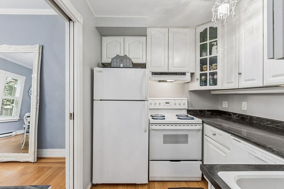 557 Lonsdale Avenue North Vancouver, BC - 12