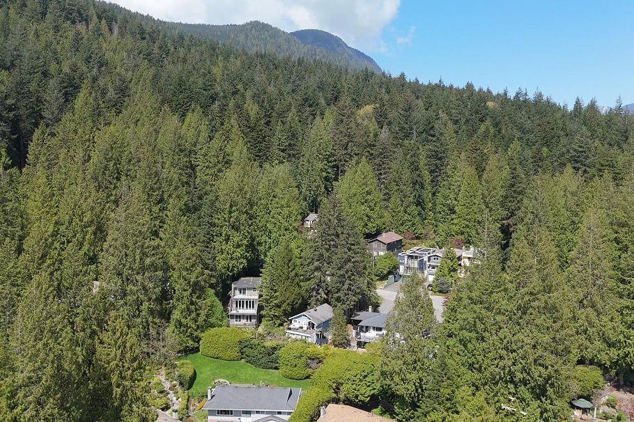 1371 Borthwick Road North Vancouver, BC - 33