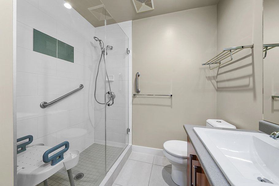 208 188 W 29 Street North Vancouver, BC - 24
