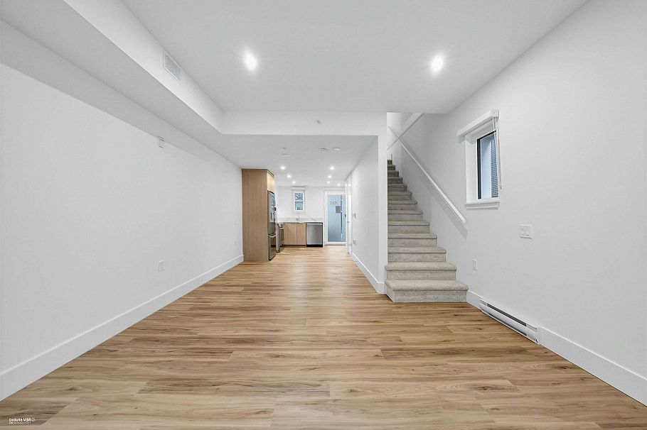 202 2075 E 1st Avenue Vancouver, BC - 18