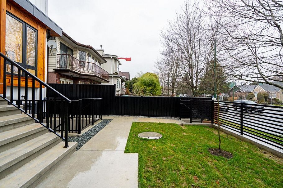 1 2753 Nanaimo Street Vancouver, BC - 3