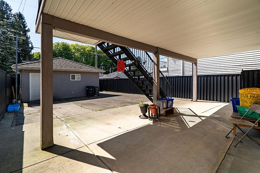 592 E 50th Avenue Vancouver, BC - 7