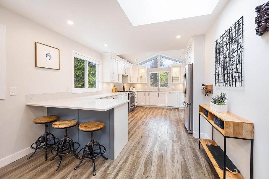 2511 Boswell Avenue North Vancouver, BC - 2