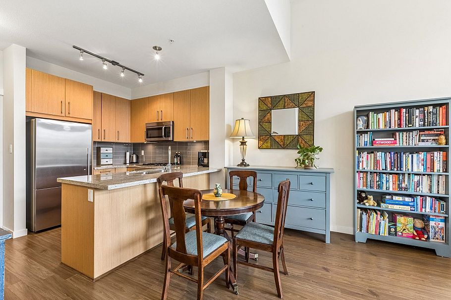 404 159 W 22nd Street North Vancouver, BC - 7