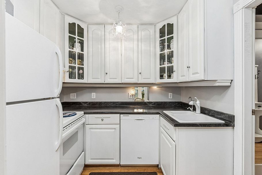 557 Lonsdale Avenue North Vancouver, BC - 13