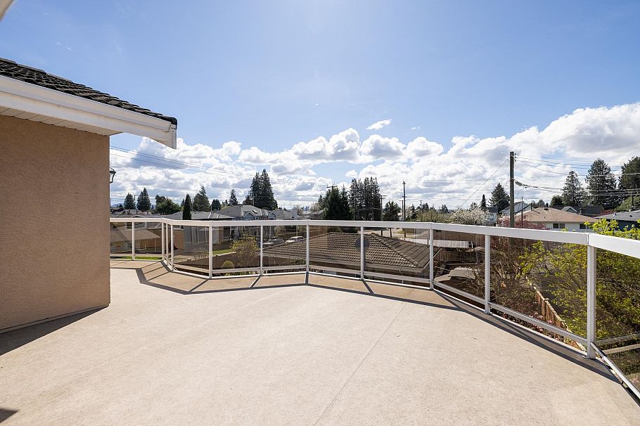 631 E 17th Street North Vancouver, BC - 29