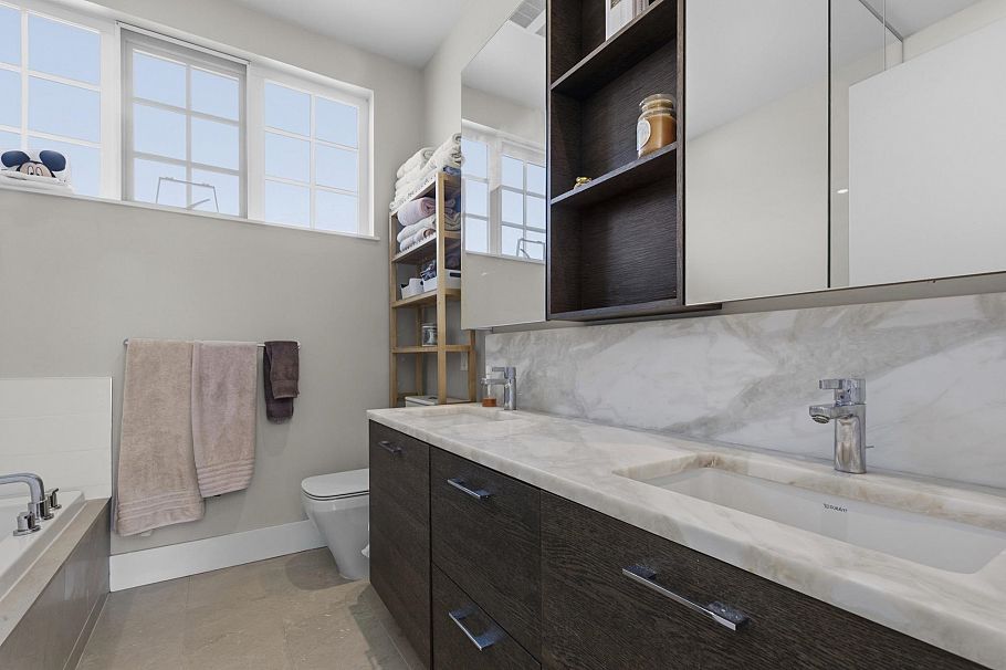 276 W 62nd Avenue Vancouver, BC - 14