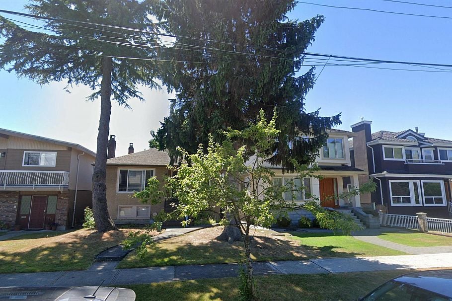 2876 W 18th Avenue Vancouver, BC - 1
