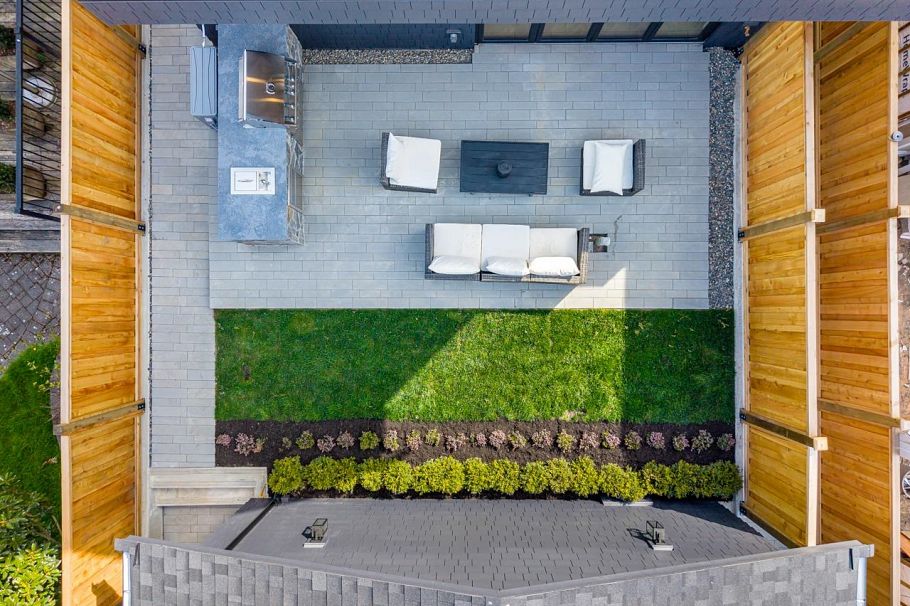 2 3345 W 13th Avenue Vancouver, BC - 3
