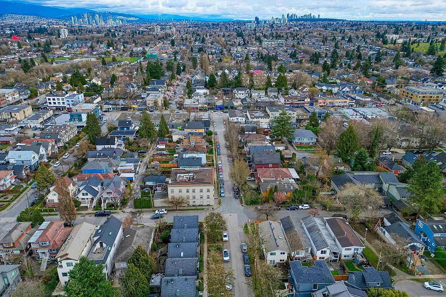 73 E 27th Avenue Vancouver, BC - 32