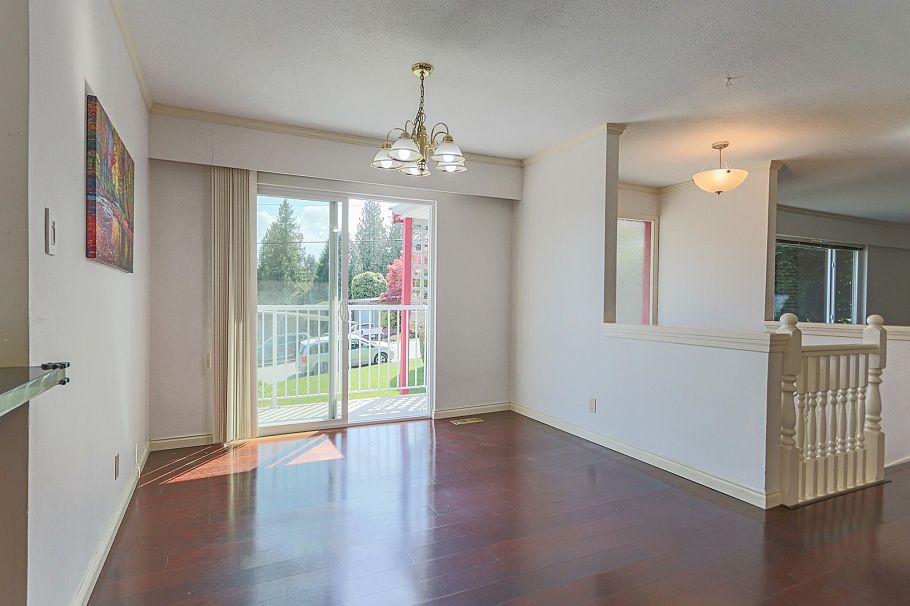 1352 E 16th Street North Vancouver, BC - 11