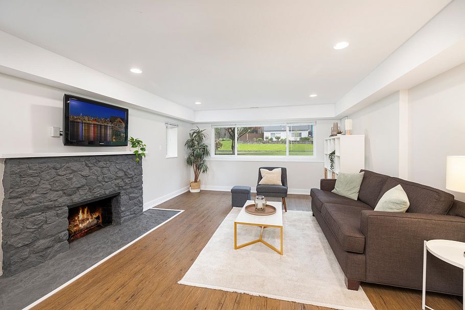 2511 Boswell Avenue North Vancouver, BC - 21