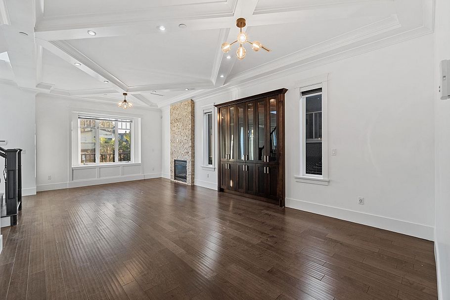 831 E King Edward Avenue Vancouver, BC - 2