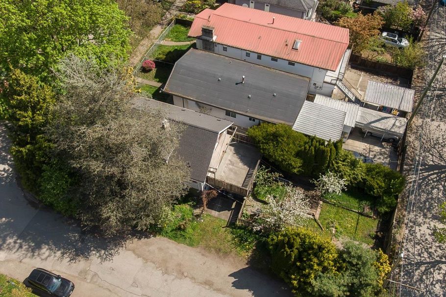 2002 E 13th Avenue Vancouver, BC - 3