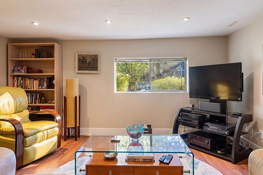 4578 Moss Street Vancouver, BC - 27