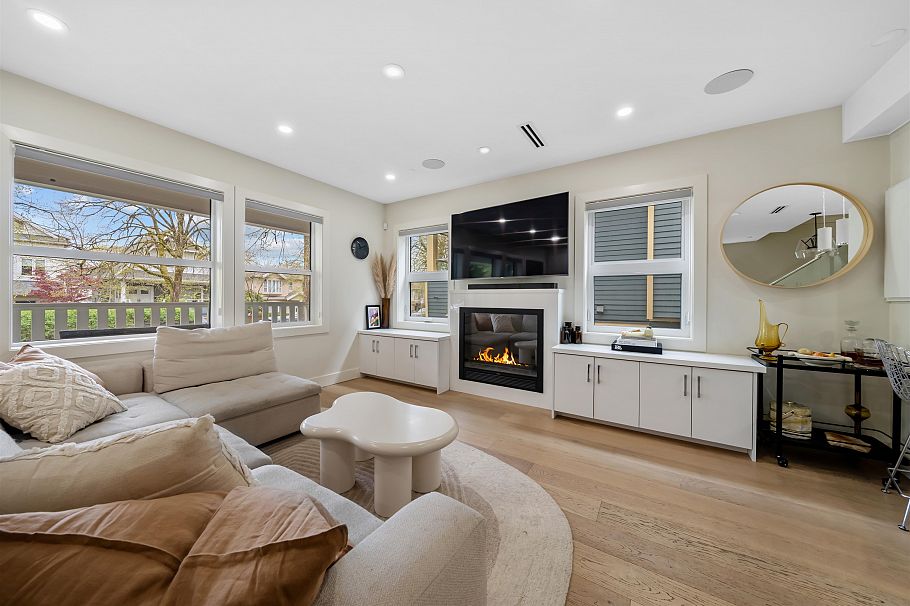 1758 E 14th Avenue Vancouver, BC - 2