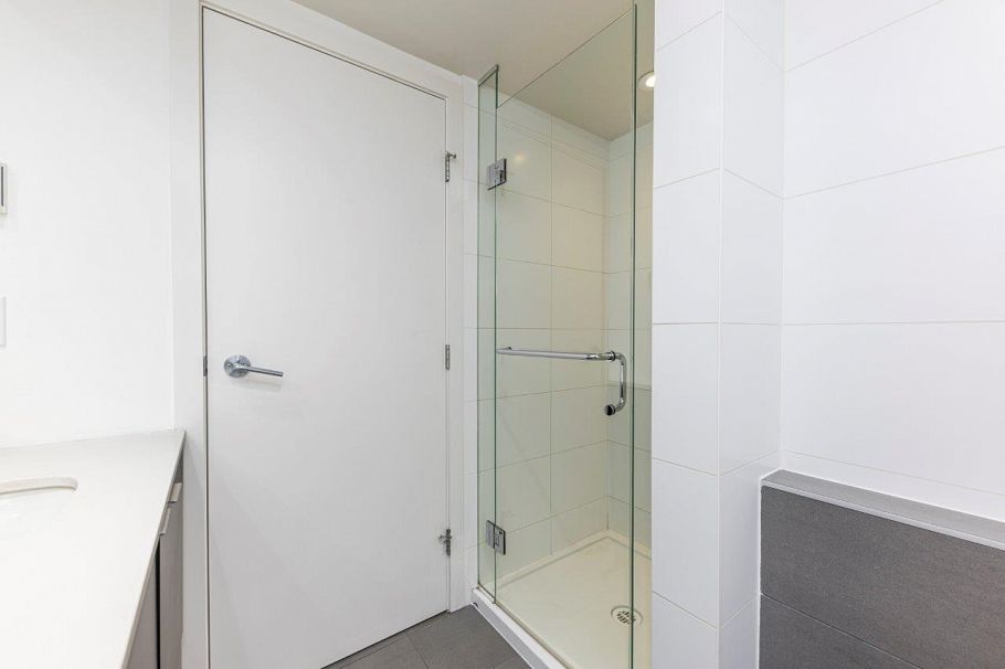 302 1677 Lloyd Avenue North Vancouver, BC - 17