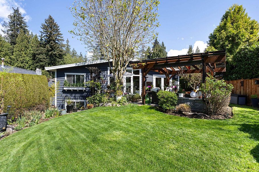 3665 Rutherford Crescent North Vancouver, BC - 28