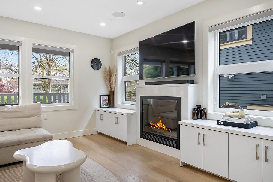 1758 E 14th Avenue Vancouver, BC - 3