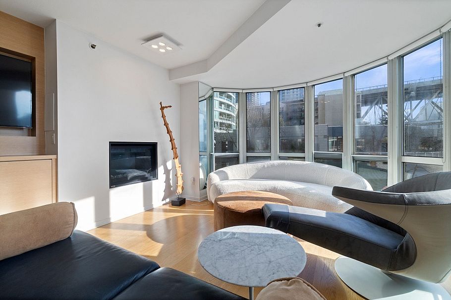 303 1501 Howe Street Vancouver, BC - 2