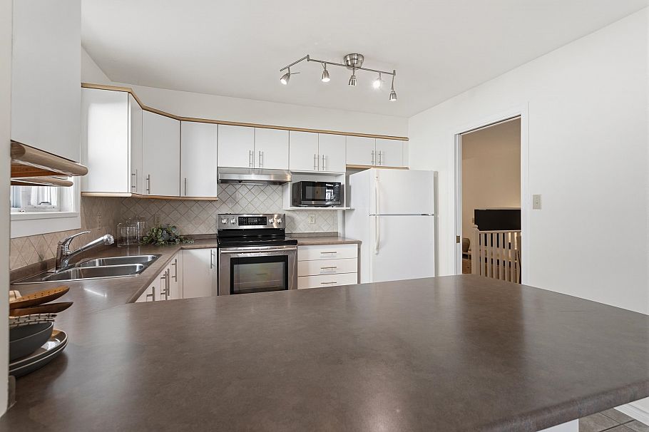 10 3939 Indian River Drive North Vancouver, BC - 10