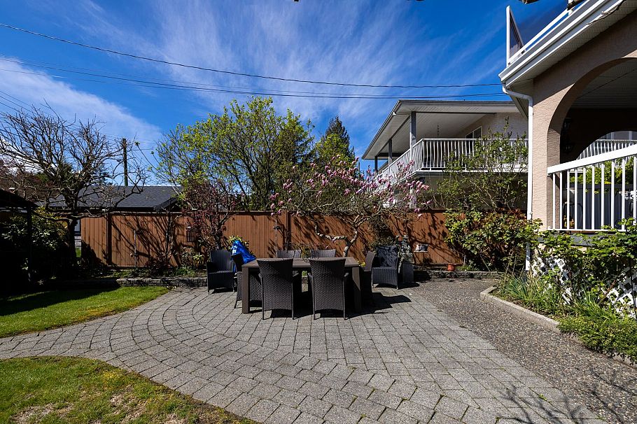 631 E 17th Street North Vancouver, BC - 18
