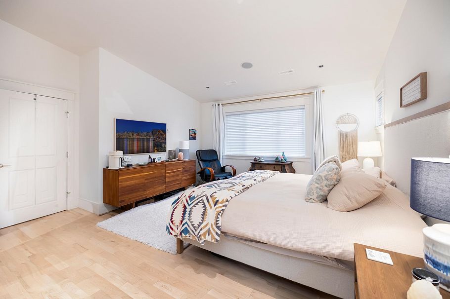 1232 Harris Avenue North Vancouver, BC - 19