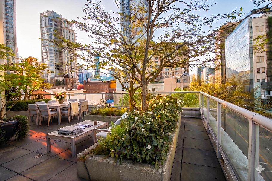 402 480 Robson Street Vancouver, BC - 1