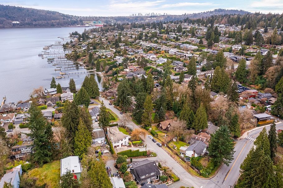 1232 Harris Avenue North Vancouver, BC - 38