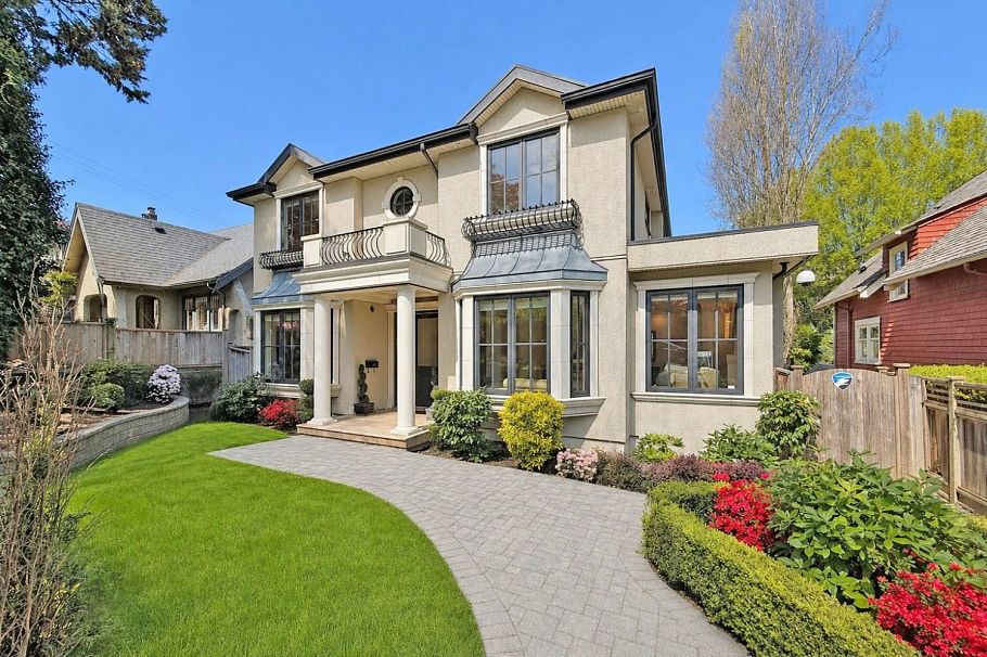 3749 W 11th Avenue Vancouver, BC - 1