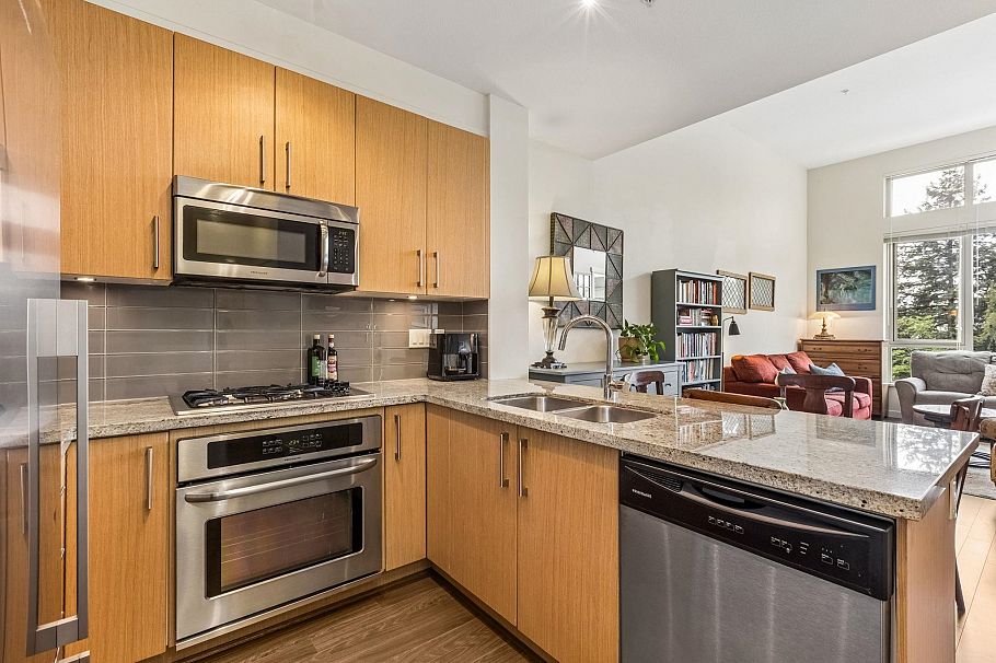 404 159 W 22nd Street North Vancouver, BC - 9