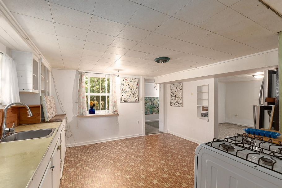 2002 E 13th Avenue Vancouver, BC - 22