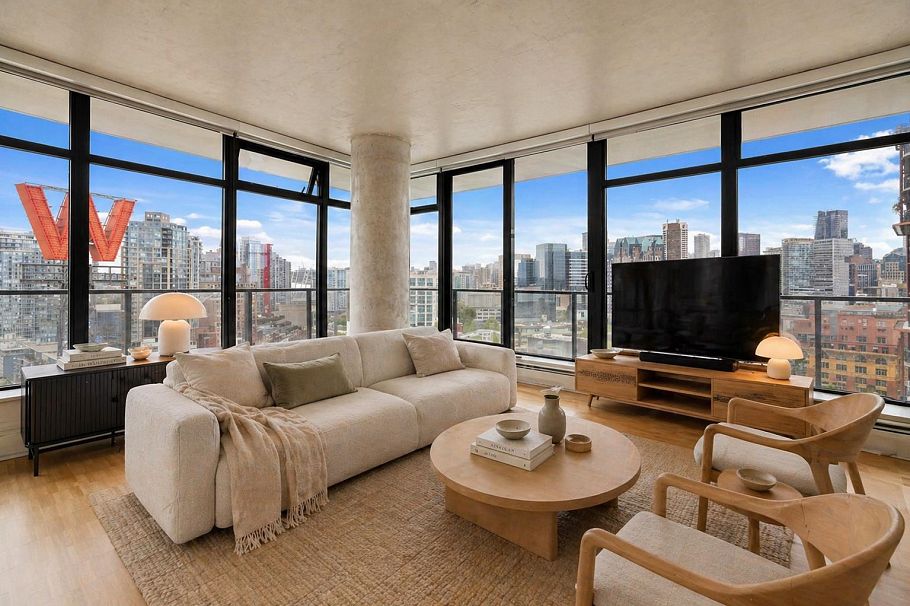 2105 108 W Cordova Street Vancouver, BC - 1