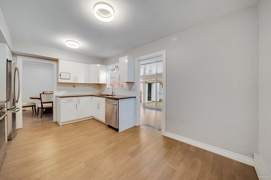 4366 Gilpin Crescent Burnaby, BC - 12