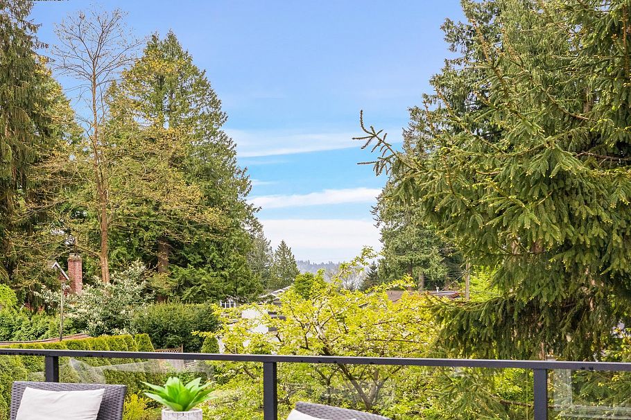 2511 Boswell Avenue North Vancouver, BC - 35