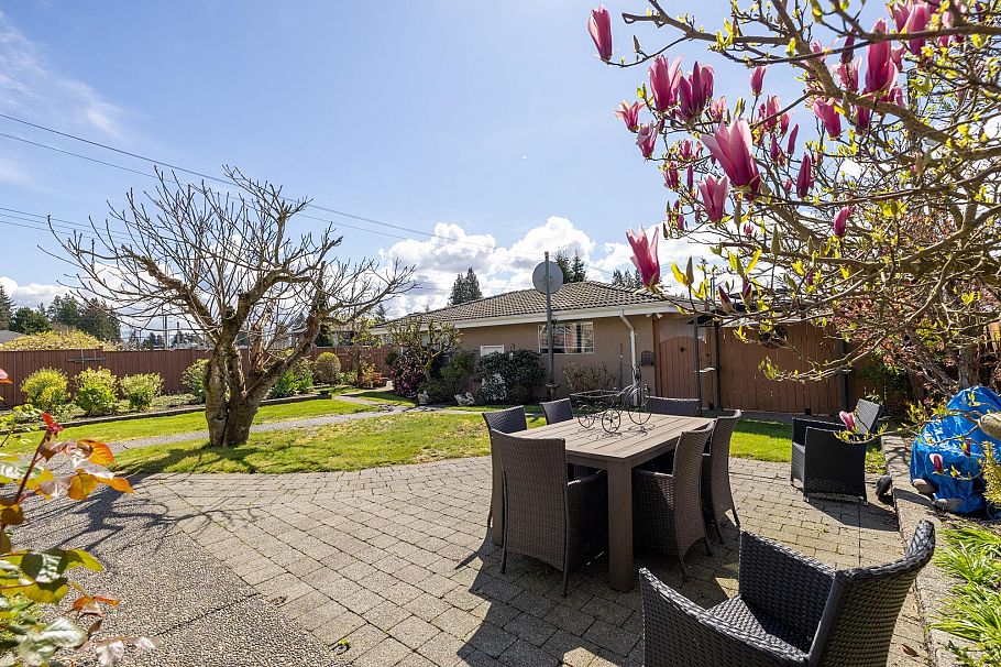 631 E 17th Street North Vancouver, BC - 16