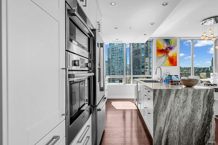 1202 1005 Beach Avenue Vancouver, BC - 12