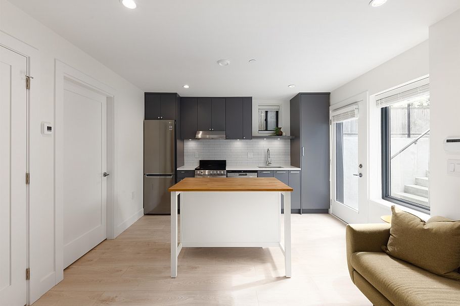 4626 Windsor Street Vancouver, BC - 32