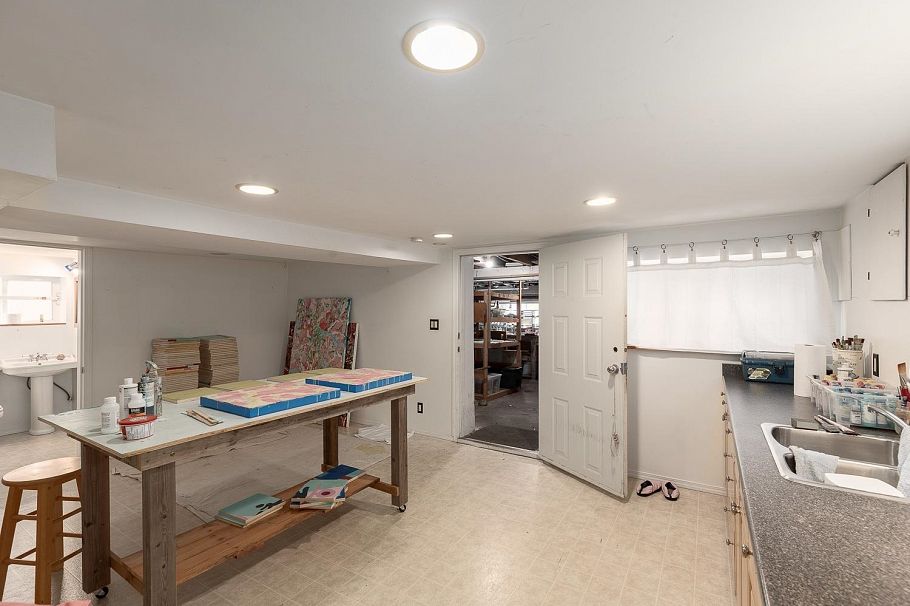 2002 E 13th Avenue Vancouver, BC - 25