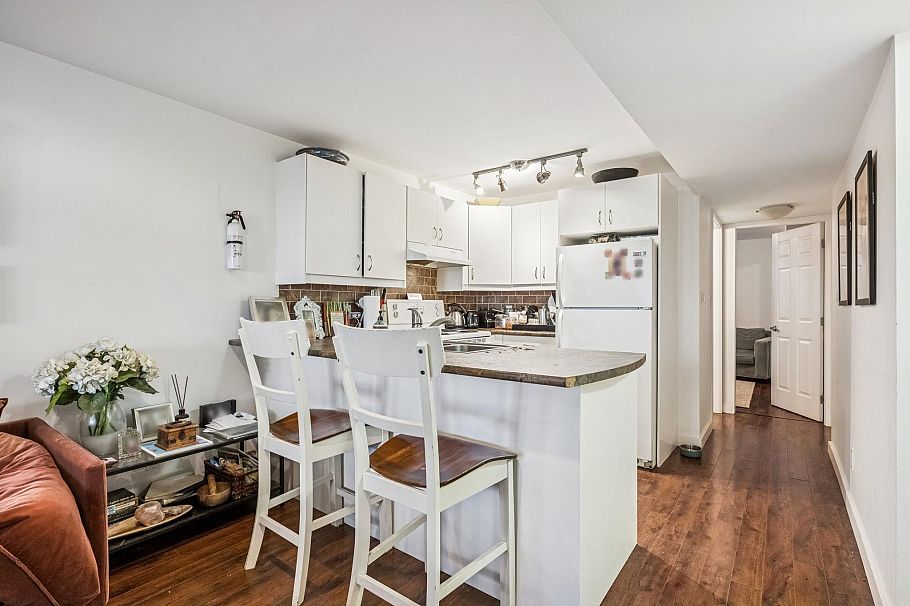 2819 W 13th Avenue Vancouver, BC - 19