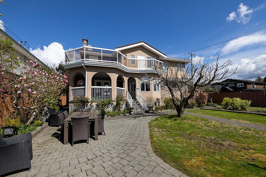 631 E 17th Street North Vancouver, BC - 35